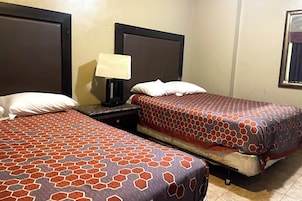 Escritorio, wifi gratis y ropa de cama