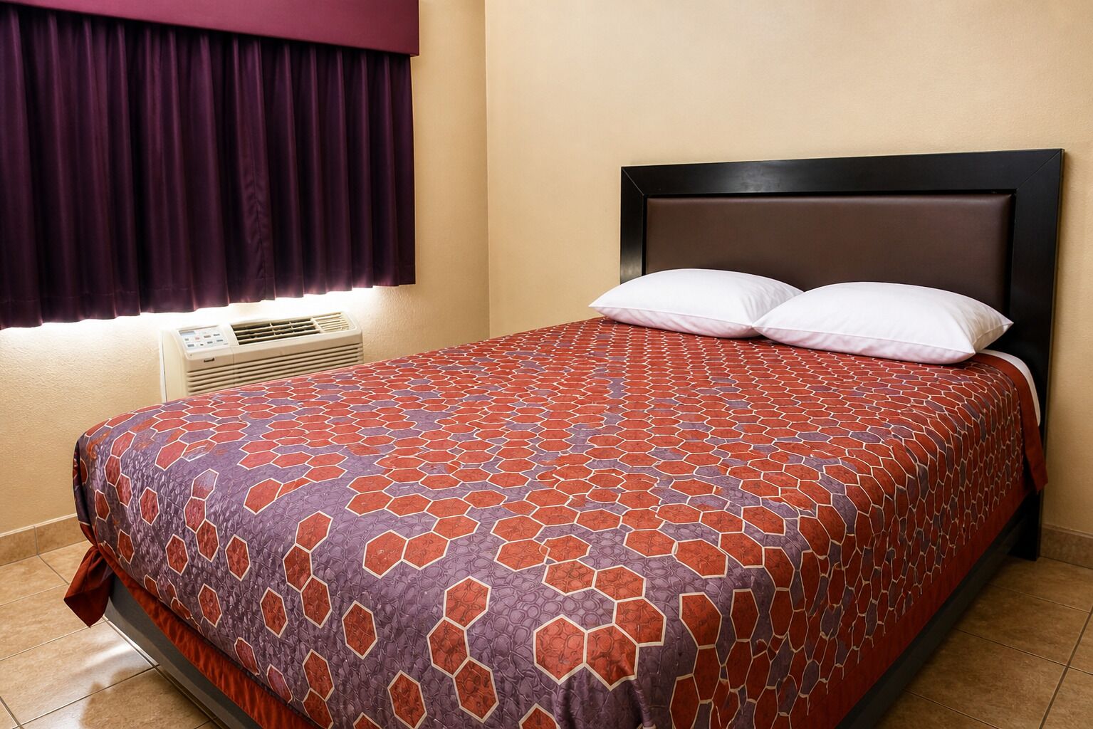 Room, 1 Queen Bed | Desk, free WiFi, bed sheets