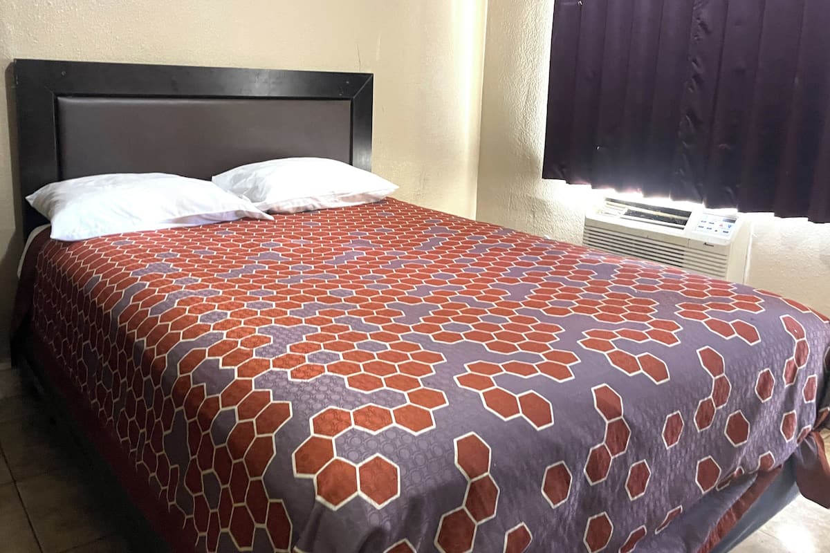 Rom, 1 queensize-seng | Skrivebord, wi-fi (inkludert) og sengetøy