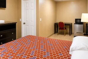 Desk, free WiFi, bed sheets - Sai Park Motel (Lancaster)