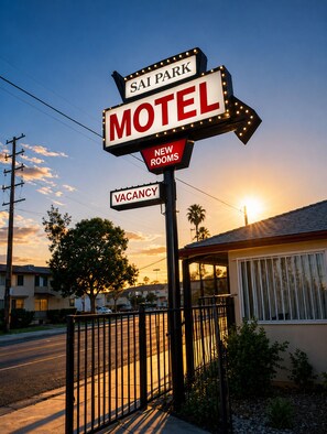 Front of property - Sai Park Motel (Lancaster)