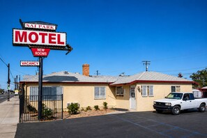 Front of property - Sai Park Motel (Lancaster)