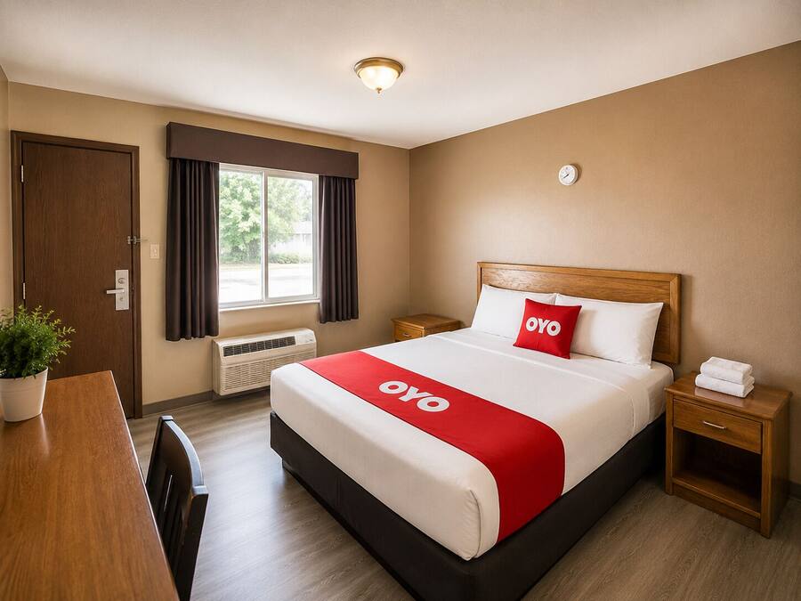 Quarto, 1 cama Queen | Escrivaninha, Wi-Fi de cortesia, roupa de cama