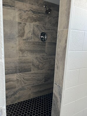 客房, 1 张双人床 | 浴室 | 免费洗浴用品、毛巾