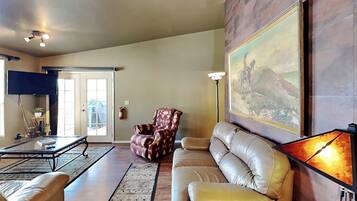 Smart TV, fireplace