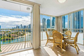 Interior - Panorama Riverfront Surfers Paradise Retreat (Surfers Paradise)