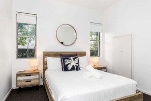5 chambres, fer et planche à repasser, Wi-Fi, draps fournis