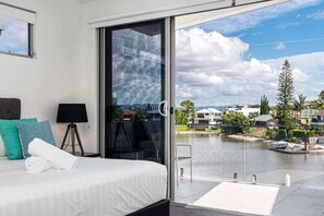 5 bedrooms, iron/ironing board, WiFi, bed sheets