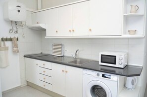 Fridge, microwave, coffee/tea maker, electric kettle - Apt. El Guirre Nº 8 - bajo (Valle Gran Rey)