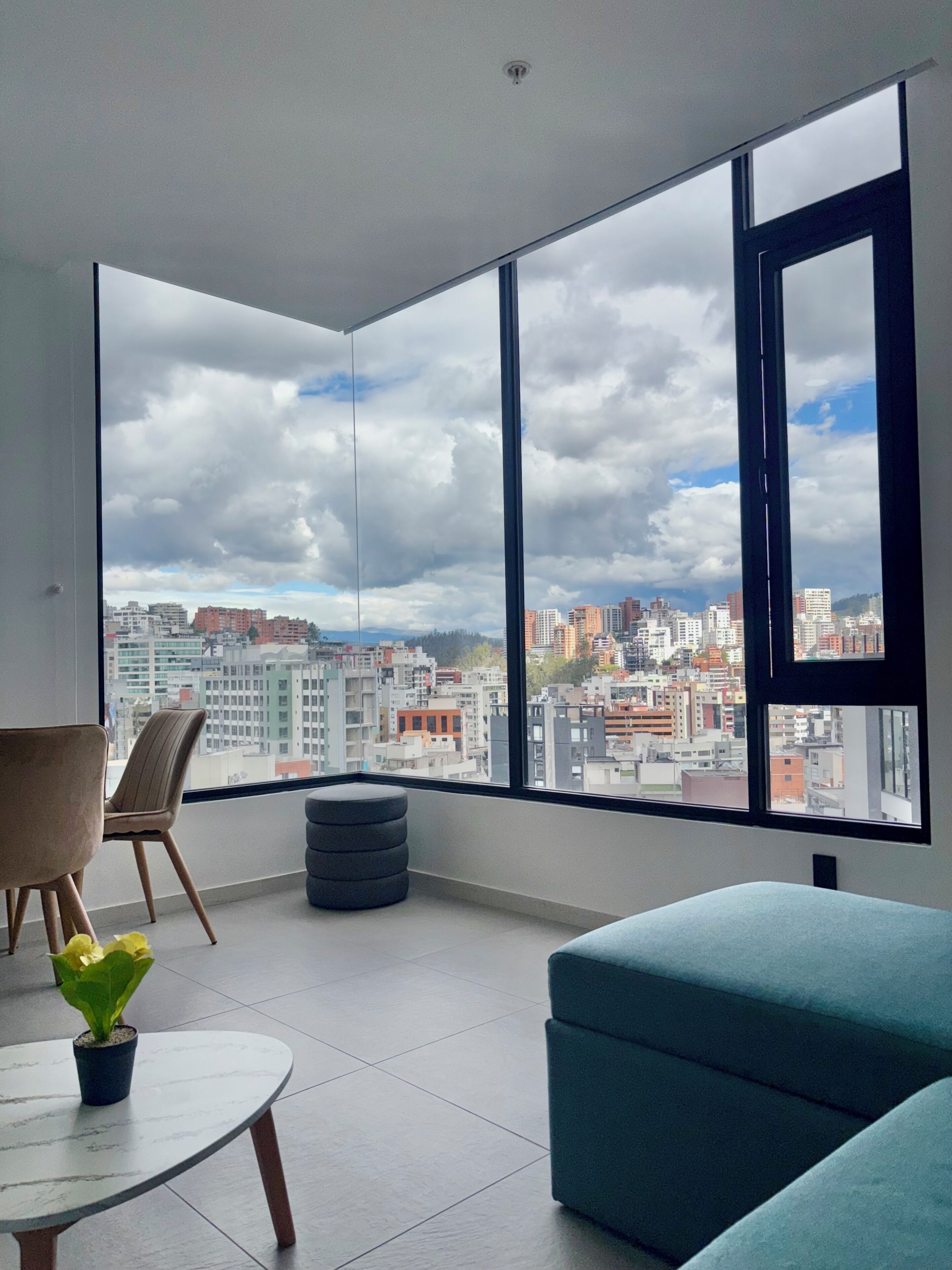 Premium Suite | Living area | Flat-screen TV