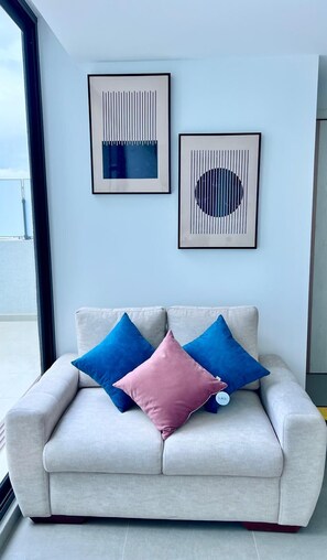 Executive-Studiosuite, Balkon | Wohnbereich | Flachbildfernseher