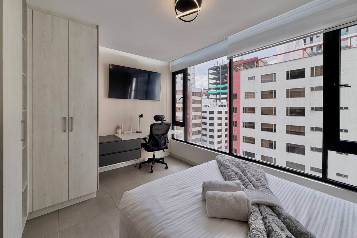 Deluxe Studio, City View | Premium bedding, down comforters, individually decorated