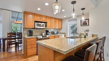 Condo, sacada | Cozinha privada | Torradeira