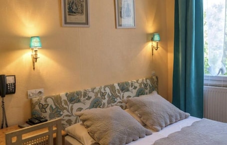 Standard Double Room | Iron/ironing board, free WiFi