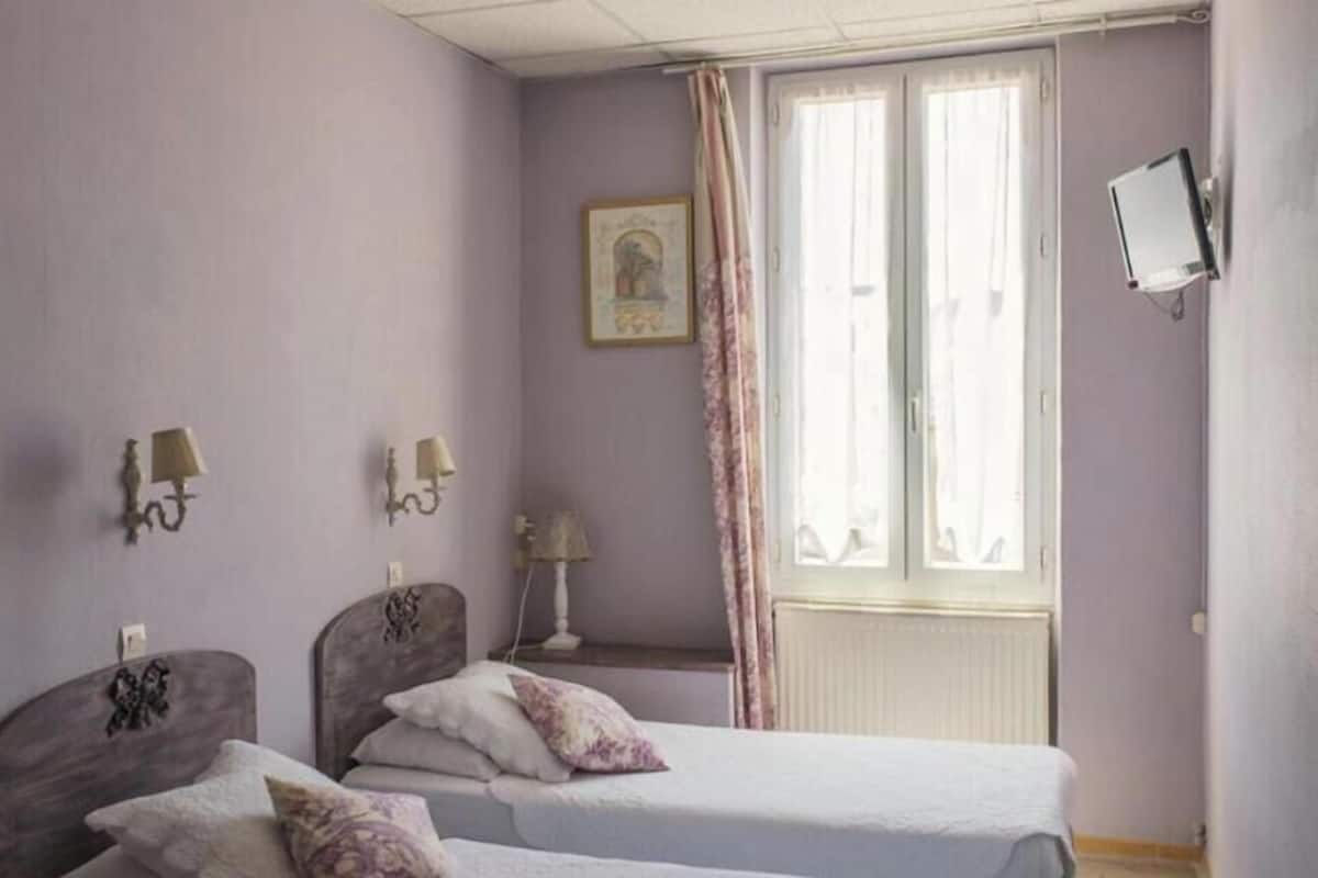 Habitación cuádruple clásica | Tabla de planchar con plancha y wifi gratis