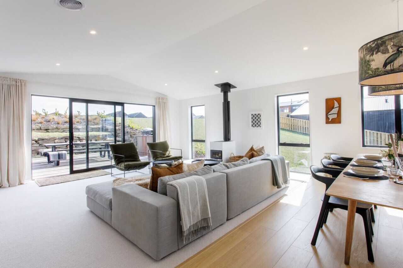 Smart TV, fireplace, stereo