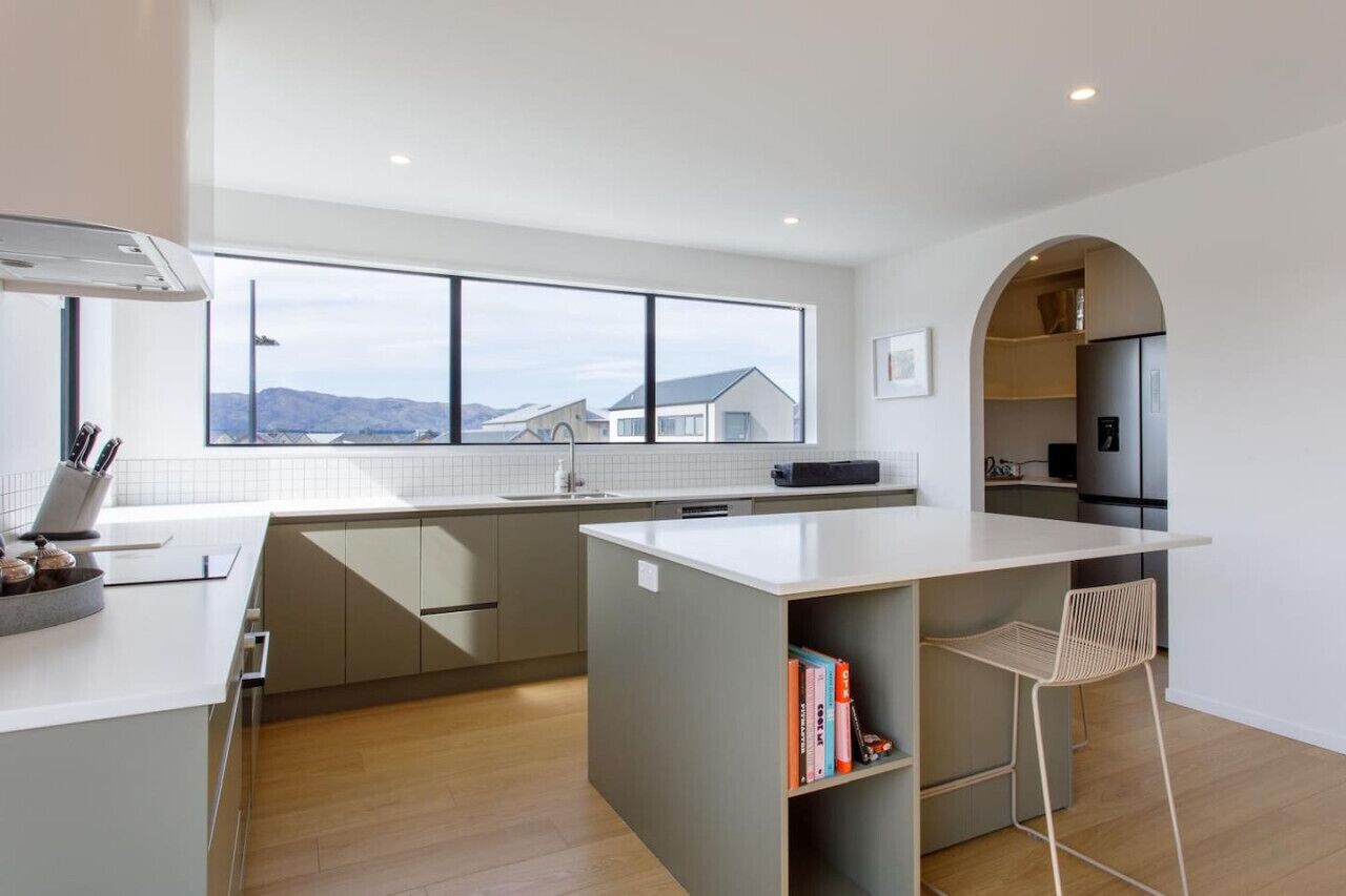 雪櫃、微波爐、焗爐、爐具