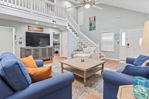 TV connectée, livres, espaces bureaux