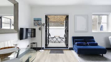 Classic Studio, Patio | Iron/ironing board, free WiFi