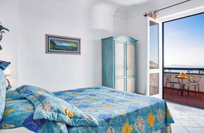 3 bedrooms, iron/ironing board, free WiFi
