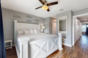 2 bedrooms, iron/ironing board, travel cot, Internet - Gorgeous coastal townhome, patio, balcony and community HEATED pool (Navarre Beach)