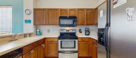 Réfrigérateur, micro-ondes, four, plaque de cuisson