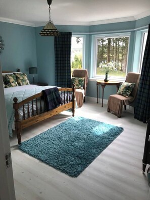 5 makuuhuonetta, silitysrauta/-lauta, vauvan matkasänky, Wi-Fi