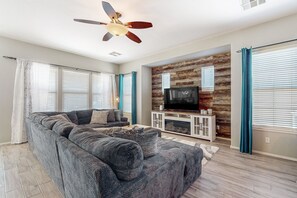 TV, fireplace