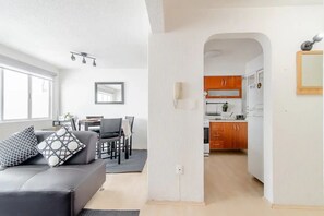 Living area - LC122- 2BDR / 2BTH - One Bedroom Apartment, Sleeps 4 (Ciudad de México)