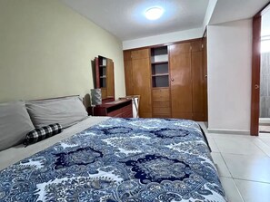 3 chambres, fer et planche à repasser, draps fournis