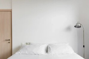 2 habitaciones, tabla de planchar con plancha, wifi y ropa de cama