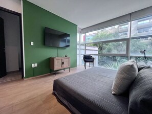 2 bedrooms, iron/ironing board, bed sheets