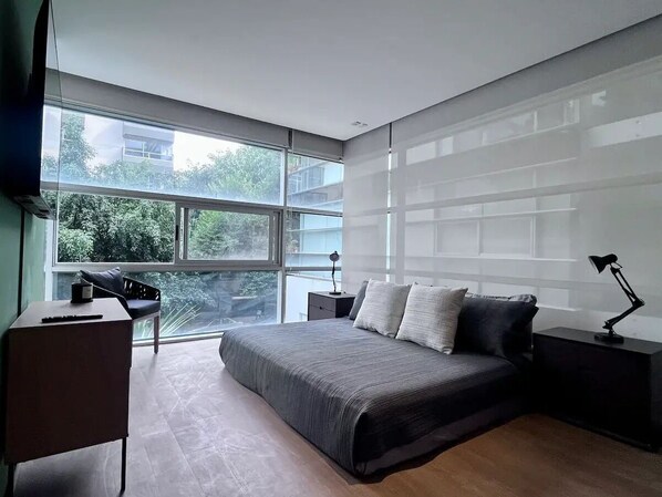 2 habitaciones, tabla de planchar con plancha y ropa de cama 