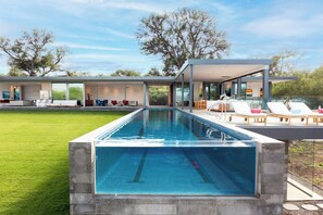 A heated pool - Oceanfront Luxe 4BD Puako Estate: Infinity Pool & Privacy (Kamuela)