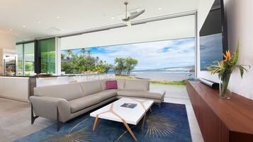 Smart TV, DVD player, table tennis, stereo