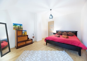 5 bedrooms, WiFi, bed sheets - Charming country house  (Thiviers)