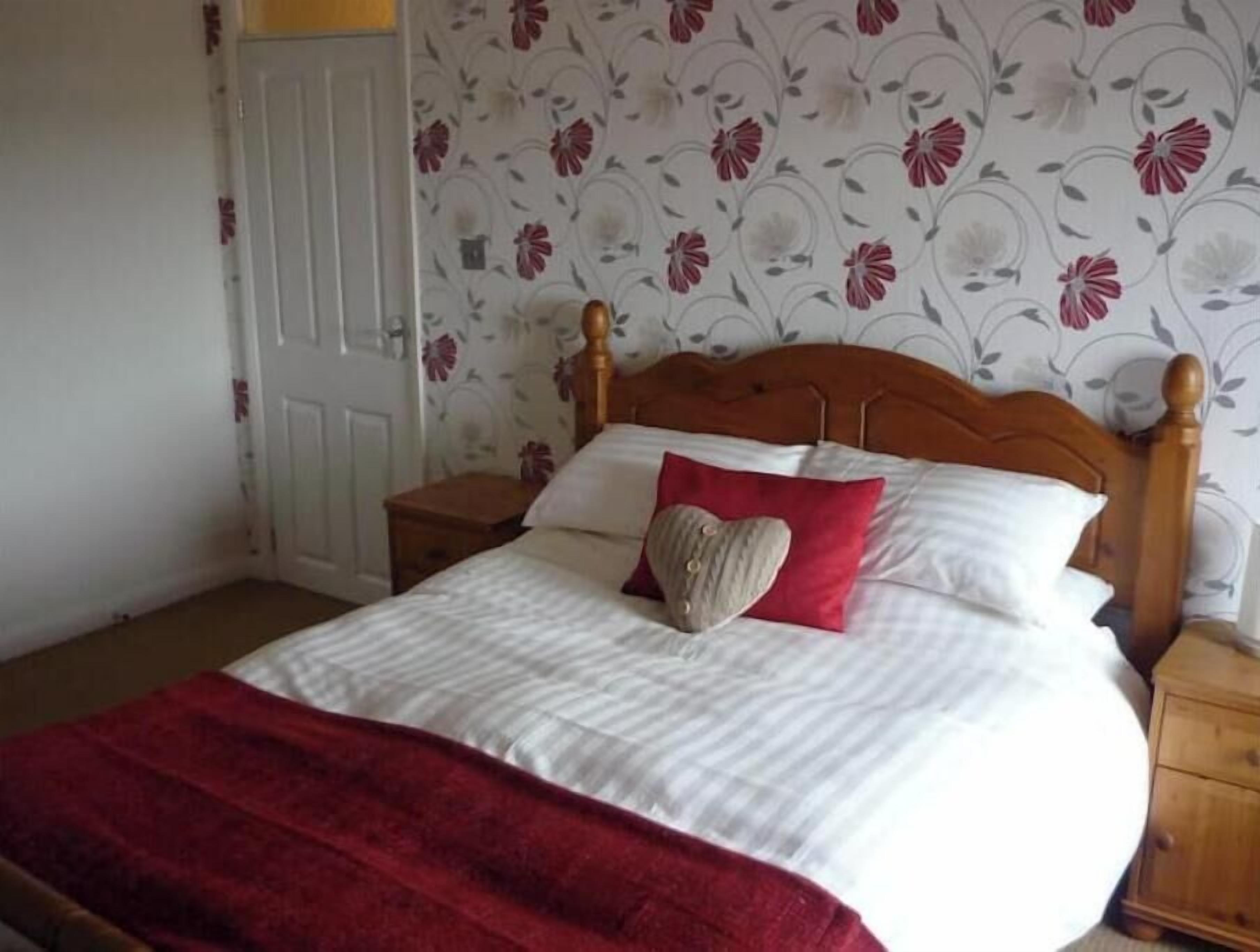 2 makuuhuonetta, silitysrauta/-lauta, ilmainen Wi-Fi, vuodevaatteet