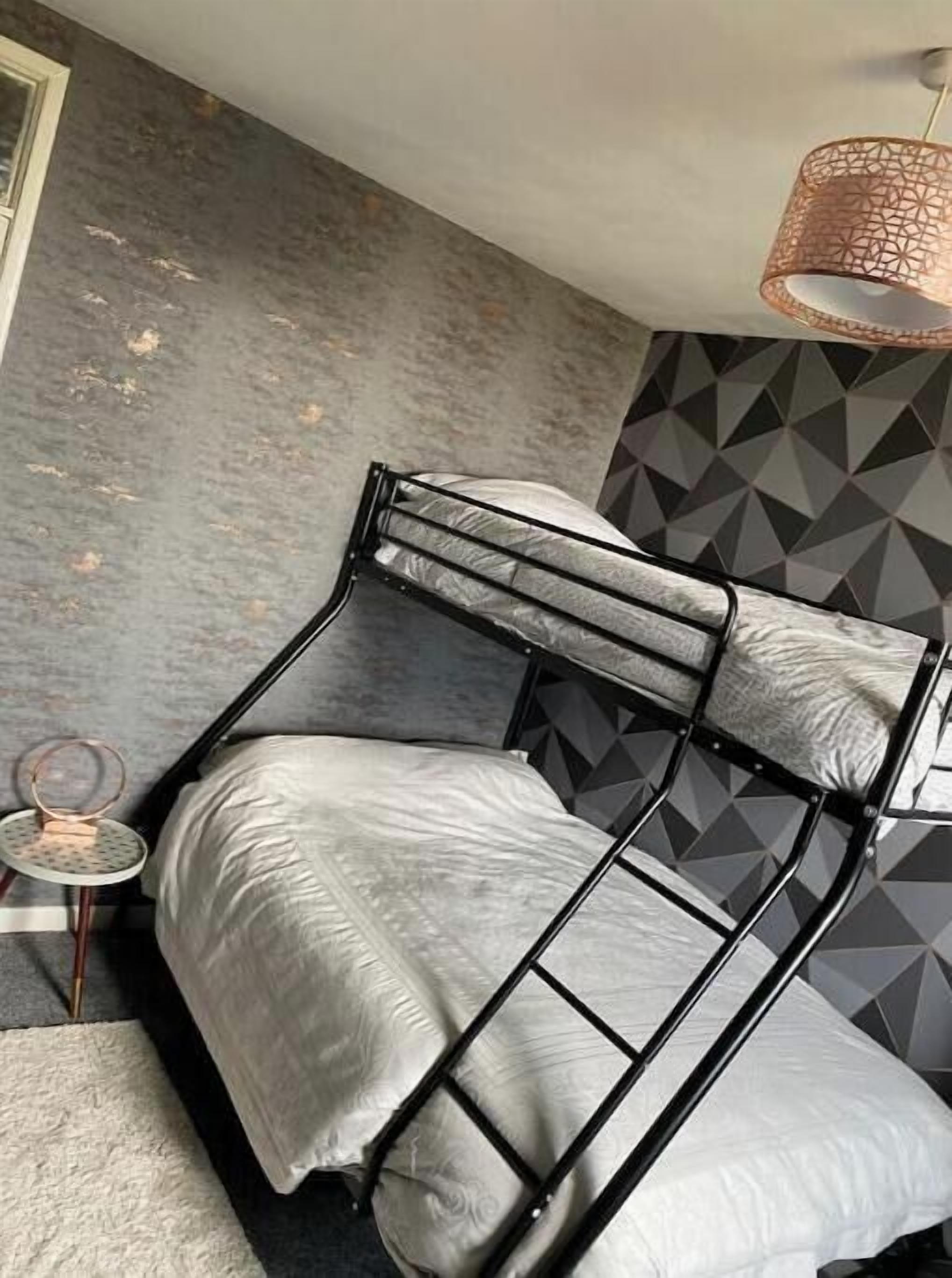 2 soverom, strykejern/-brett, wi-fi (inkludert) og sengetøy