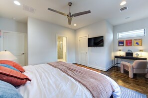 4 bedrooms, desk, iron/ironing board, travel crib
