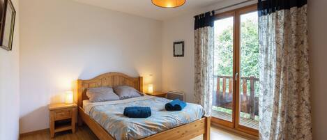 2 slaapkamers, een strijkplank/strijkijzer, reisbedje, gratis wifi