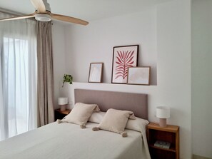2 habitaciones, tabla de planchar con plancha, wifi y ropa de cama 