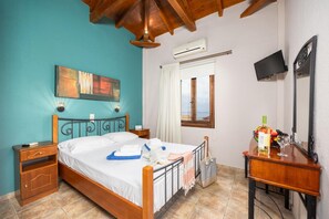 2 bedrooms, iron/ironing board, WiFi