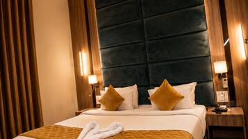 Family Suite | Minibar, desk, laptop workspace, soundproofing