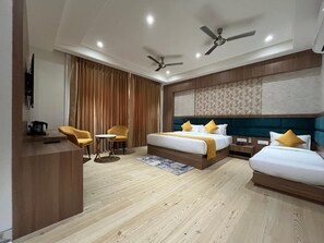 Luxury Triple Room | Minibar, desk, laptop workspace, soundproofing - Hotel Three Seasons (Mat)