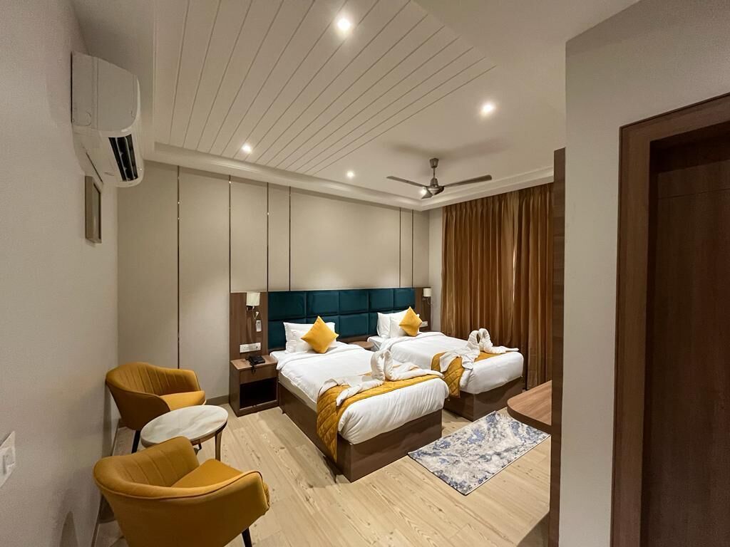 Executive Twin Room, 1 Bedroom | Desk, laptop workspace, soundproofing, iron/ironing board