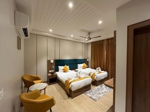 Executive Twin Room, 1 Bedroom | Desk, laptop workspace, soundproofing, iron/ironing board