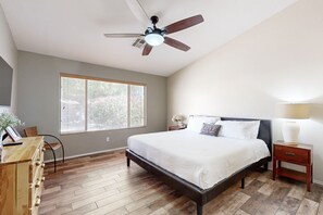 3 bedrooms, iron/ironing board, internet, bed sheets