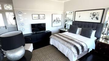 Superior Studio, Balcony, Sea View | Egyptian cotton sheets, premium bedding, in-room safe