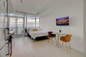 Schreibtisch, Bügeleisen/Bügelbrett, kostenloses WLAN, Bettwäsche