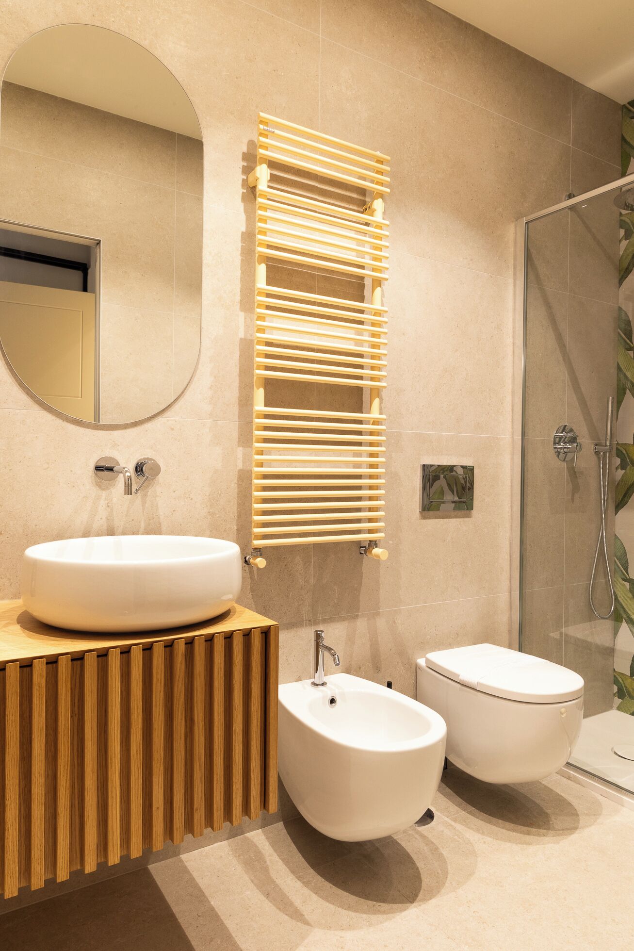 Dusch, hårtork, bidé och handdukar